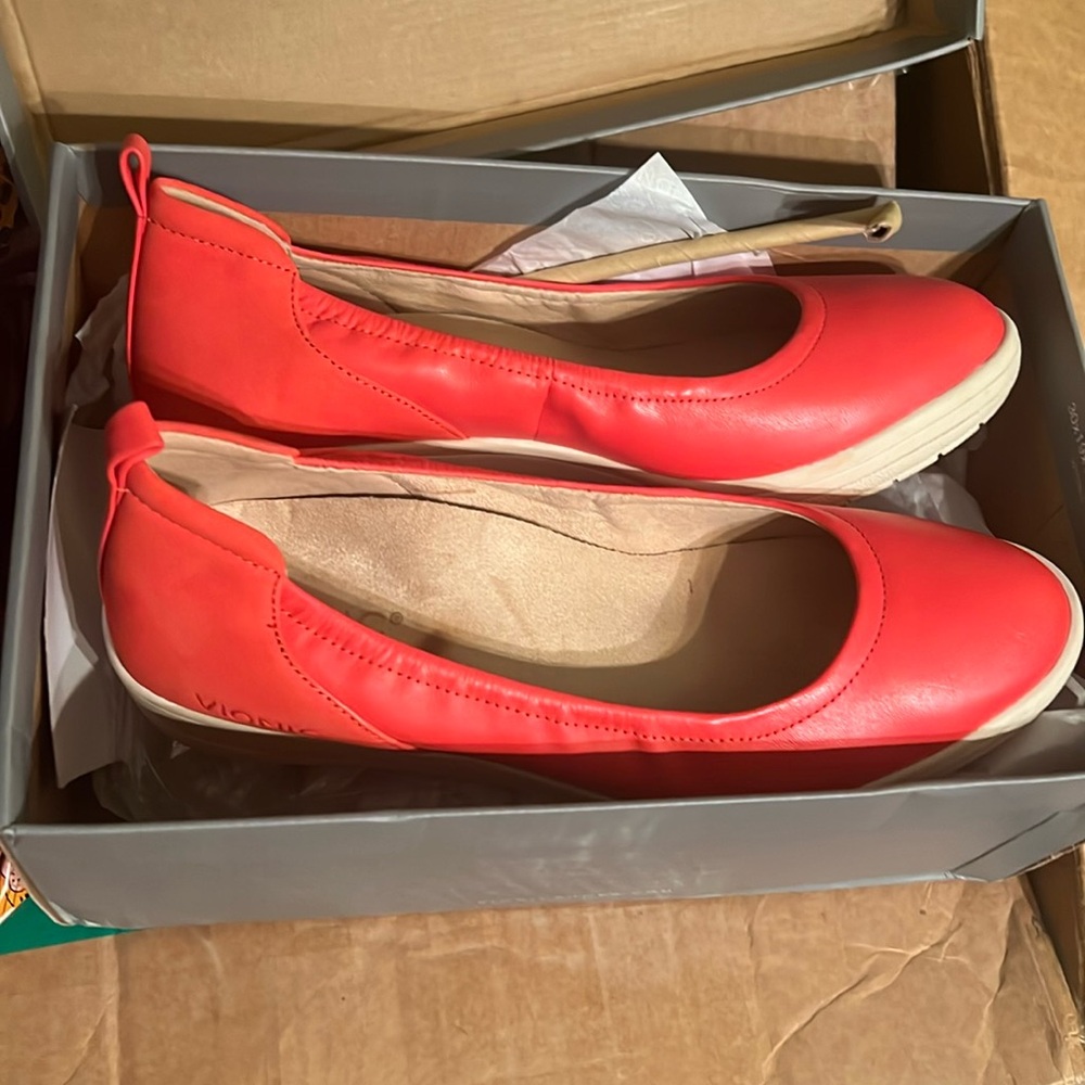 Vionic Women's Red Wedges